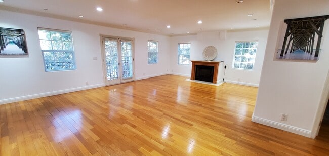 Foto del edificio - 8057 Willow Glen Rd