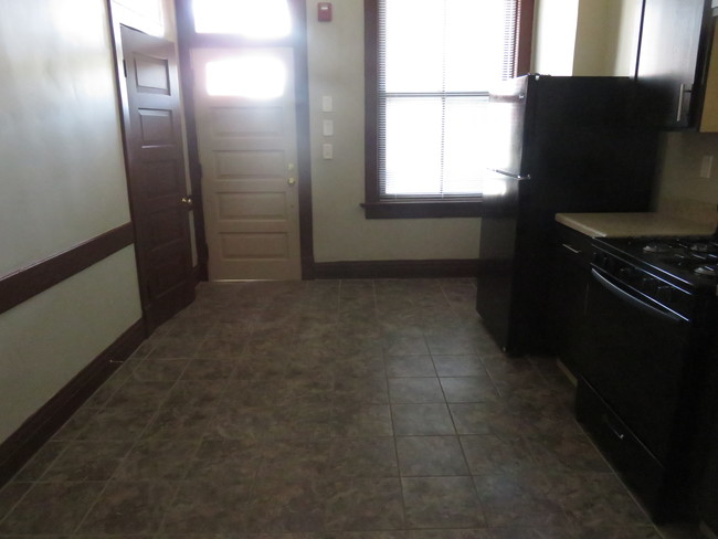 Building Photo - ALL UTILITIES INCLUDED PLUS CABLE&INTERNET