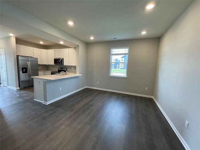 Building Photo - 2656 Lamar Dr