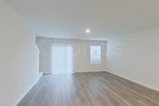 Building Photo - 345 Ironwood Ct