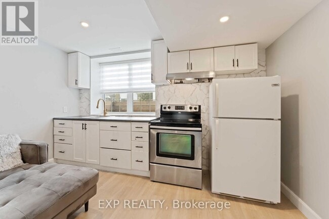 Building Photo - 1223 Kitchener Ave