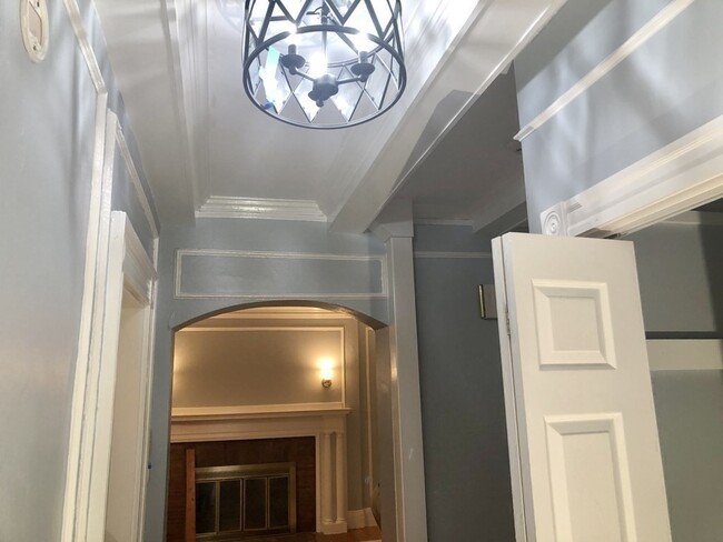 Building Photo - 15 Braemore Rd