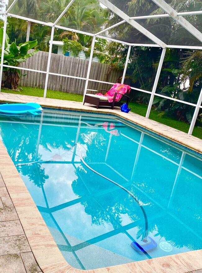 Foto del edificio - 6511 Flamingo Way S