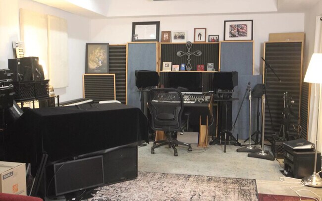 Foto del edificio - 5734 Case Ave