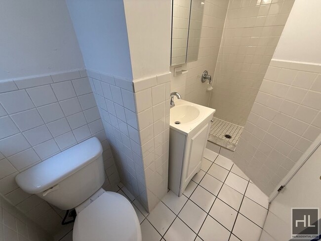 Building Photo - YORK AVENUE