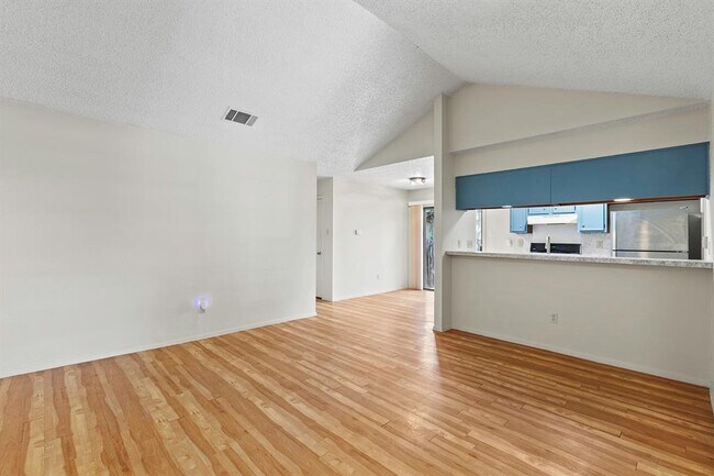 Foto del edificio - 2409 Berkett Dr