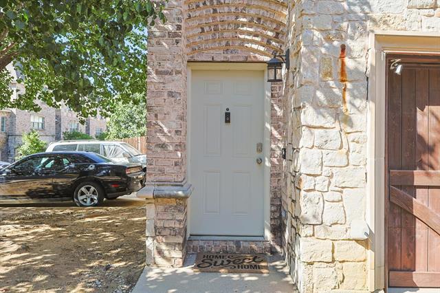 Building Photo - 2700 Club Ridge Dr