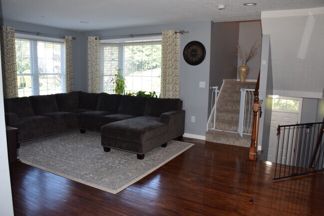 Sala de estar - 27 Georgetown Dr