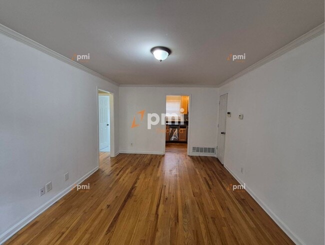 Building Photo - 3206 Mathieson Dr NE