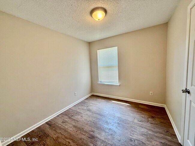 Foto del edificio - 1609 E 12th St
