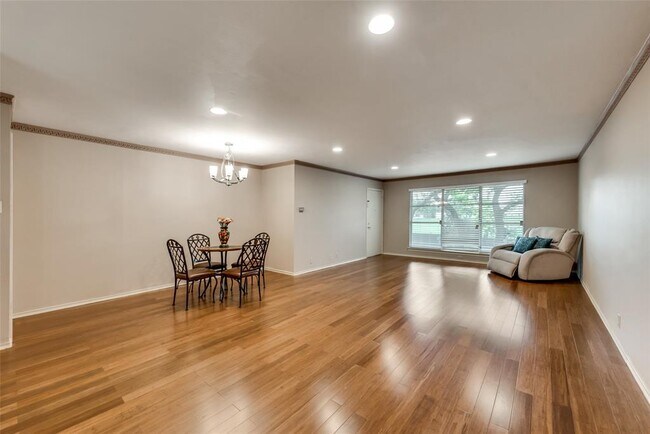 Building Photo - 11150 Valleydale Dr