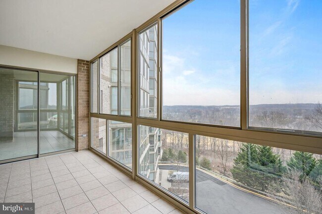 Foto del edificio - 19355 Cypress Ridge Terrace