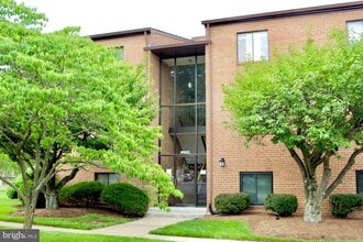 Building Photo - 10622 Provincial Dr