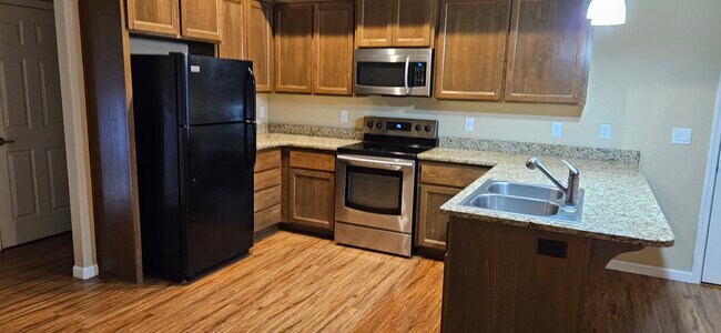 Building Photo - 215 Westbrook Dr