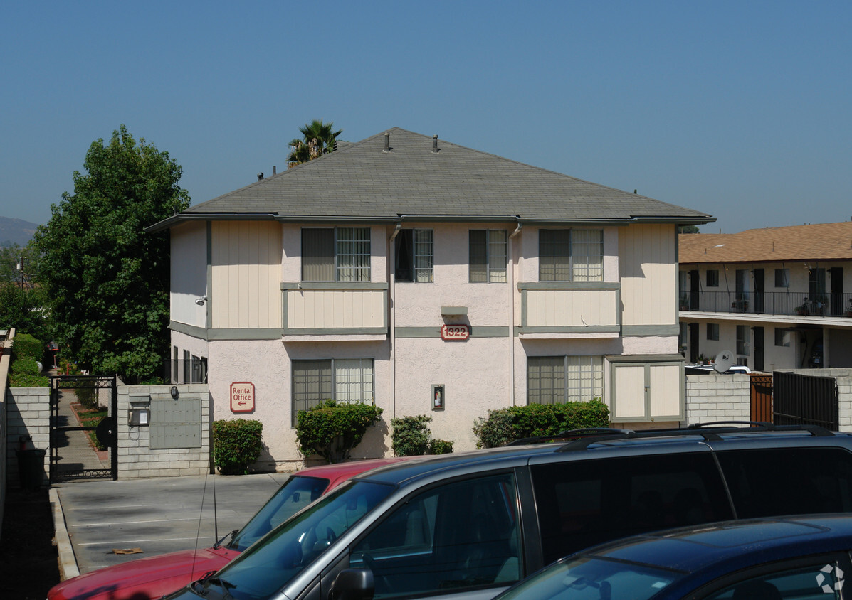 Building Photo - Bostonia Highland Townhomes