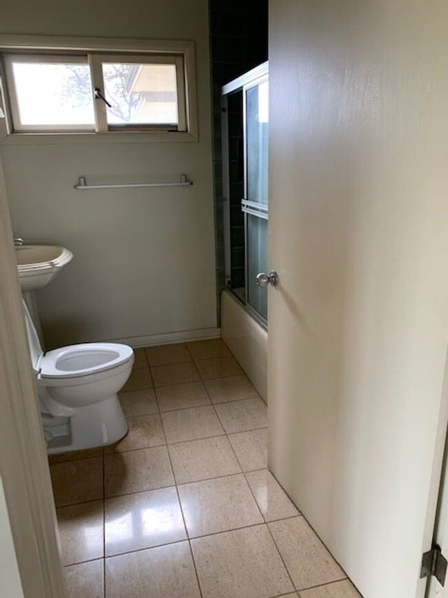 Foto del edificio - 2bd/3bath on large property in Wailuku