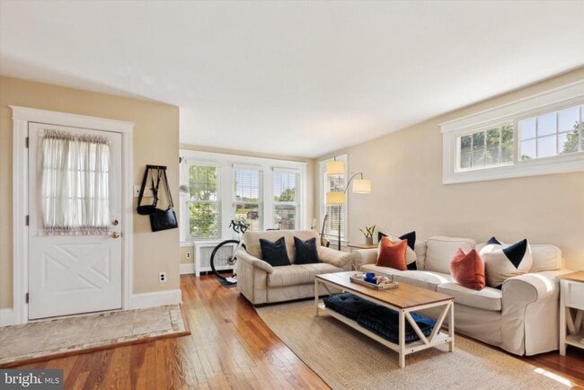 Building Photo - 149 E 11th Ave