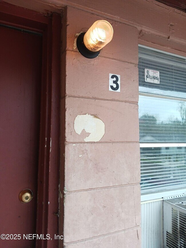 Foto del edificio - 1145 W 25th St