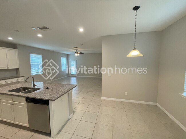 Building Photo - 14818 Caravan Ave
