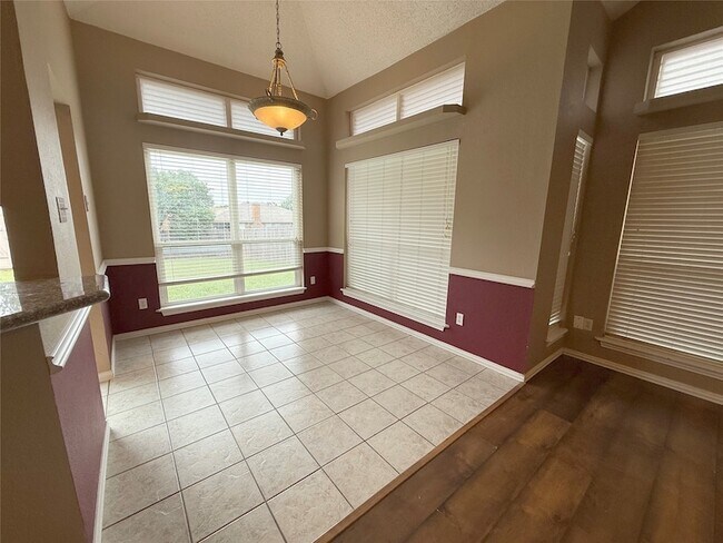Foto del edificio - 8220 Lara Ln
