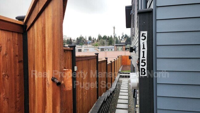 Building Photo - 5115 26th Ave NE