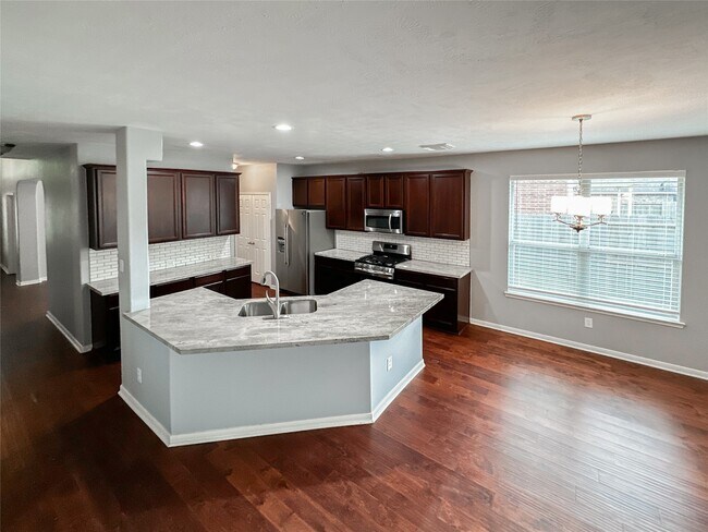 Foto del edificio - 6810 Summer Bridge Ln