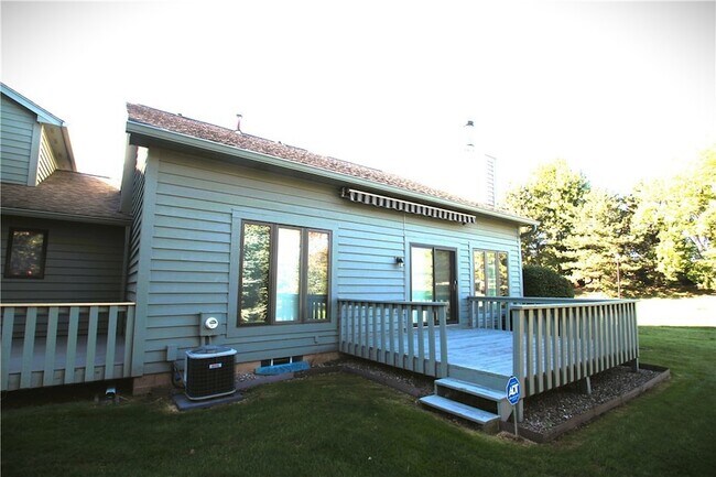 Building Photo - 2 Shanbrook Dr