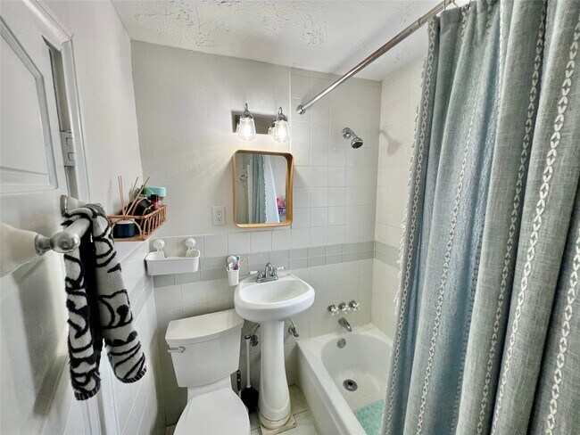 Foto del edificio - 626 Woodland St