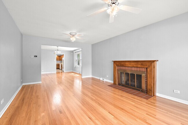 Building Photo - 2648 Hawthorne Ln