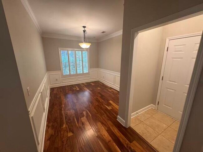 Building Photo - Alpharetta 4 bedroom home with large fenced in backyard