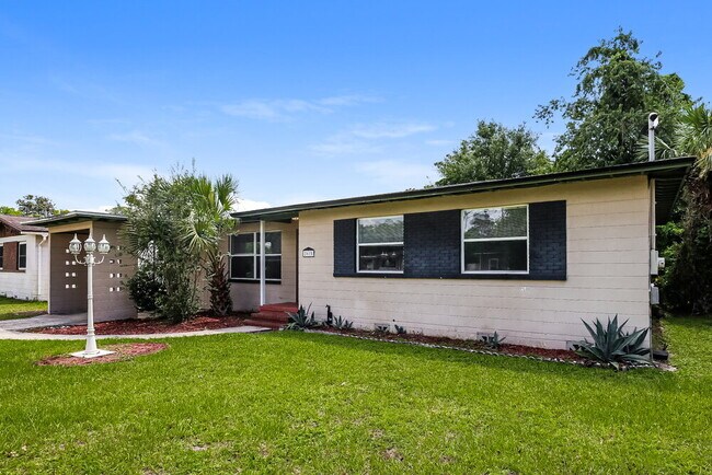 Building Photo - 2615 Ligustrum Rd