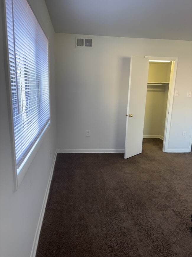 Foto del edificio - 804 Brook Hill Rd