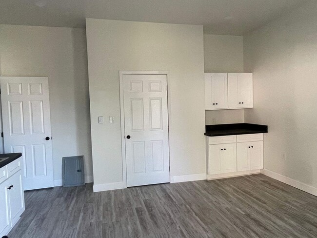 Building Photo - 150 Walnut St