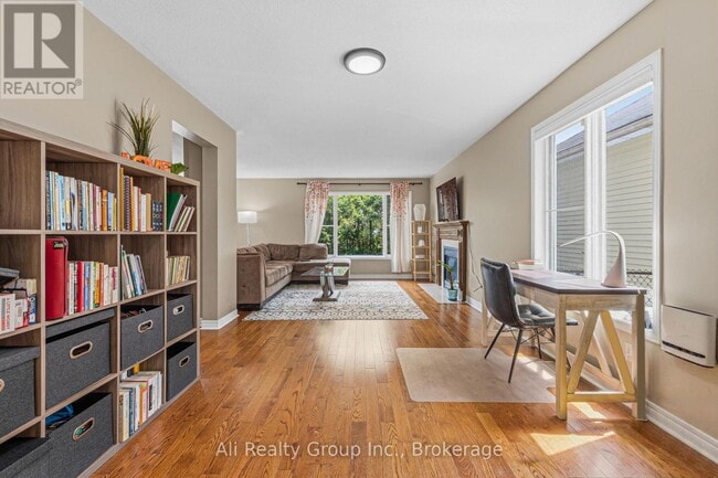 Building Photo - 132 Grenadier Way