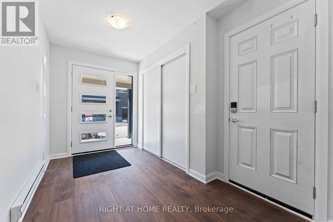Building Photo - 304 Clearpath Private