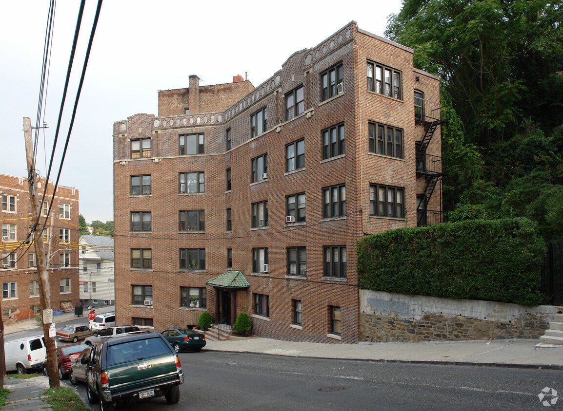 Building Photo - 640 Van Cortlandt Pk Ave
