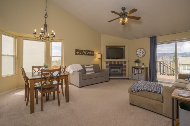 Foto del edificio - 15572 Dawson Creek Dr