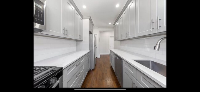 Foto del edificio - 2452 33rd St