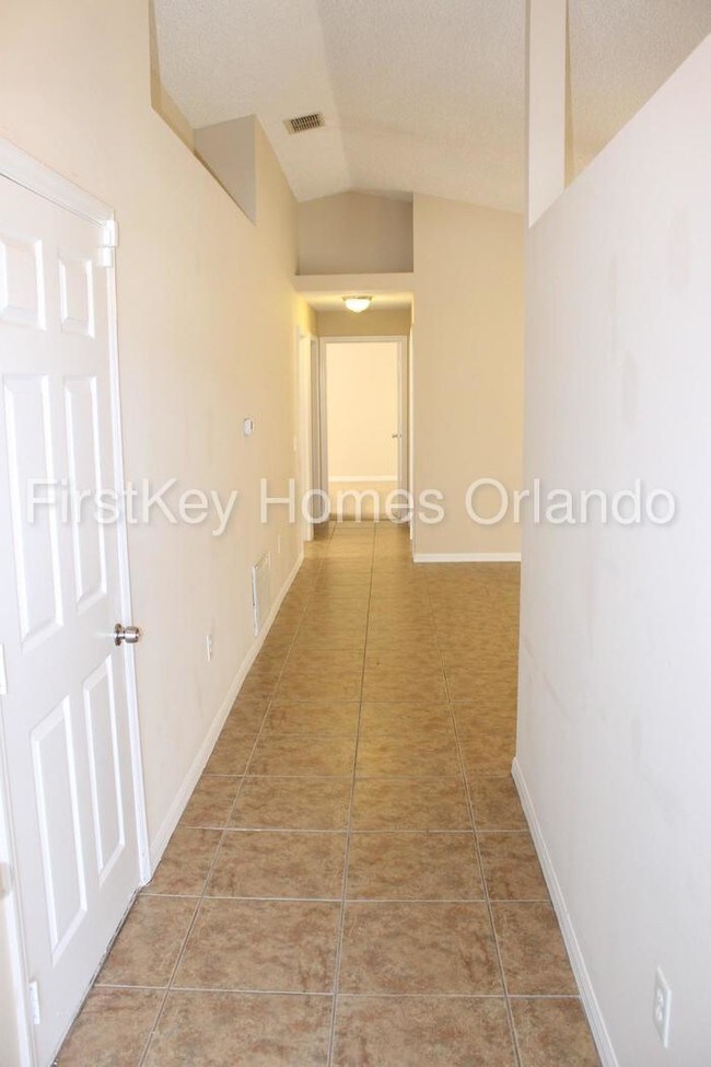 Building Photo - 6556 Viewpoint Ct
