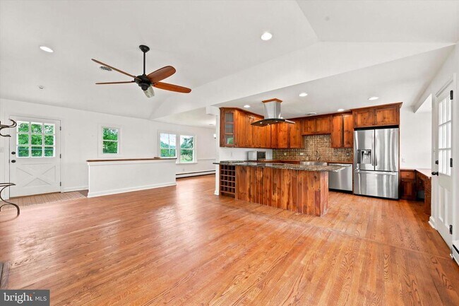 Foto del edificio - 1058 Glen Hall Rd