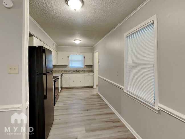 Building Photo - 9155 Mason St