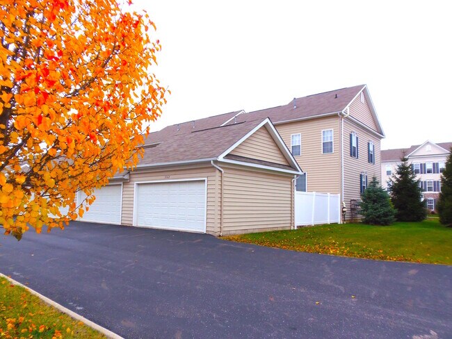 Foto del edificio - Two Bedroom Dublin Condo Rental at Hayden ...