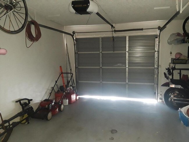 Foto del edificio - 1900 Peppertree Drive