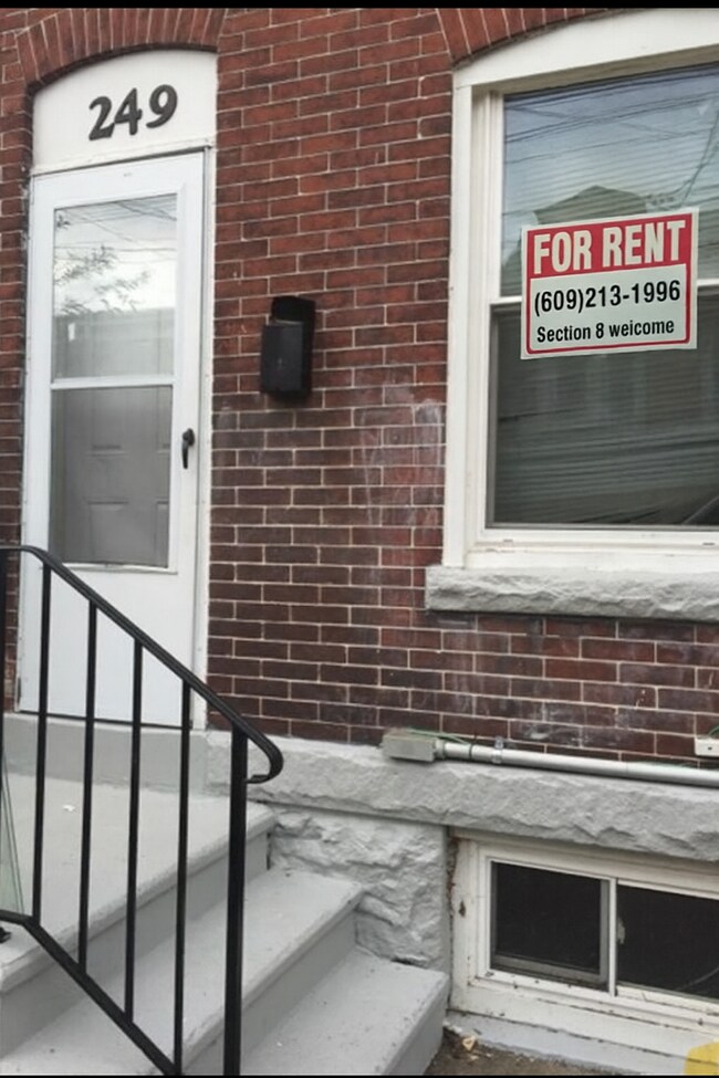 Foto del edificio - TRENTON -2 BED 1.BATH