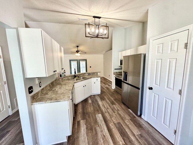 Building Photo - Spacious 3 Bedroom 2 Bath home, close to lake Minneola and Downtown Clermont