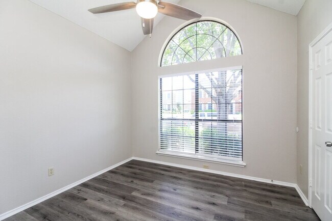 Building Photo - 1109 Buckeye Dr