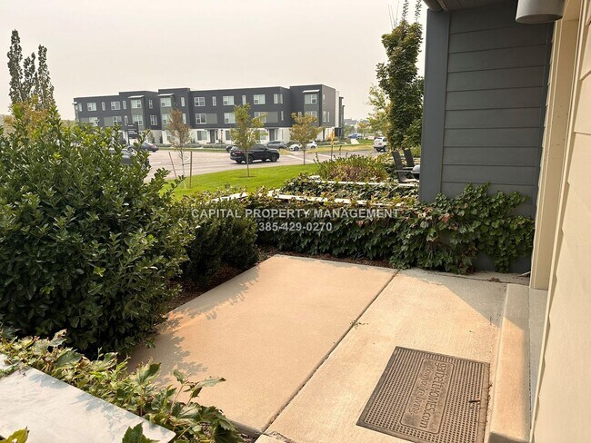 Foto del edificio - Townhome in Daybreak