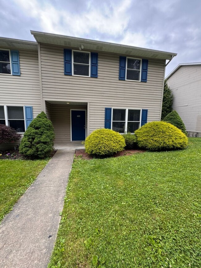 Large 3 Bedroom 2.5 Bathroom Townhouse in Burrell School District - Next to Hillcrest Country Club - Large 3 Bedroom 2.5 Bathroom Townhouse in Burrell School District - Next to Hillcrest Country Club