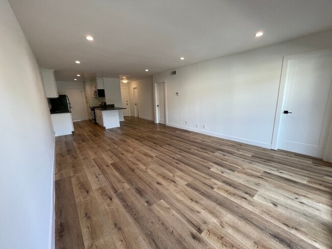 Building Photo - 1284 Havenhurst Dr