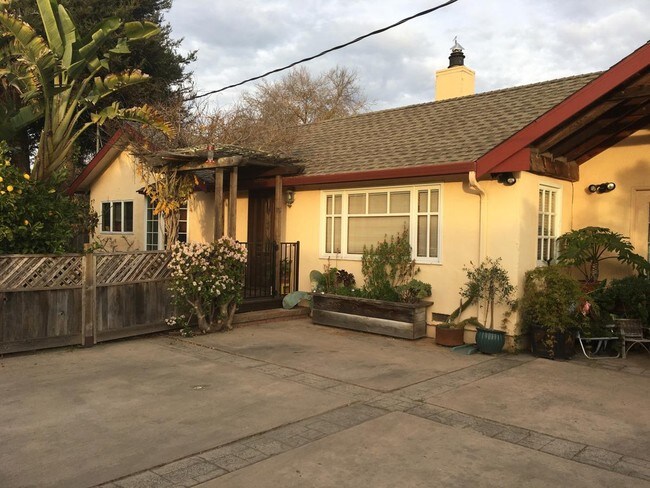 Building Photo - 550 Madrone Ave